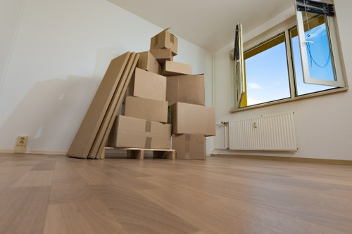 Step-by-step home moving process for Kensington residents with loading and transport